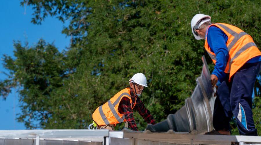Professional gutter cleaning in Shawnee, KS